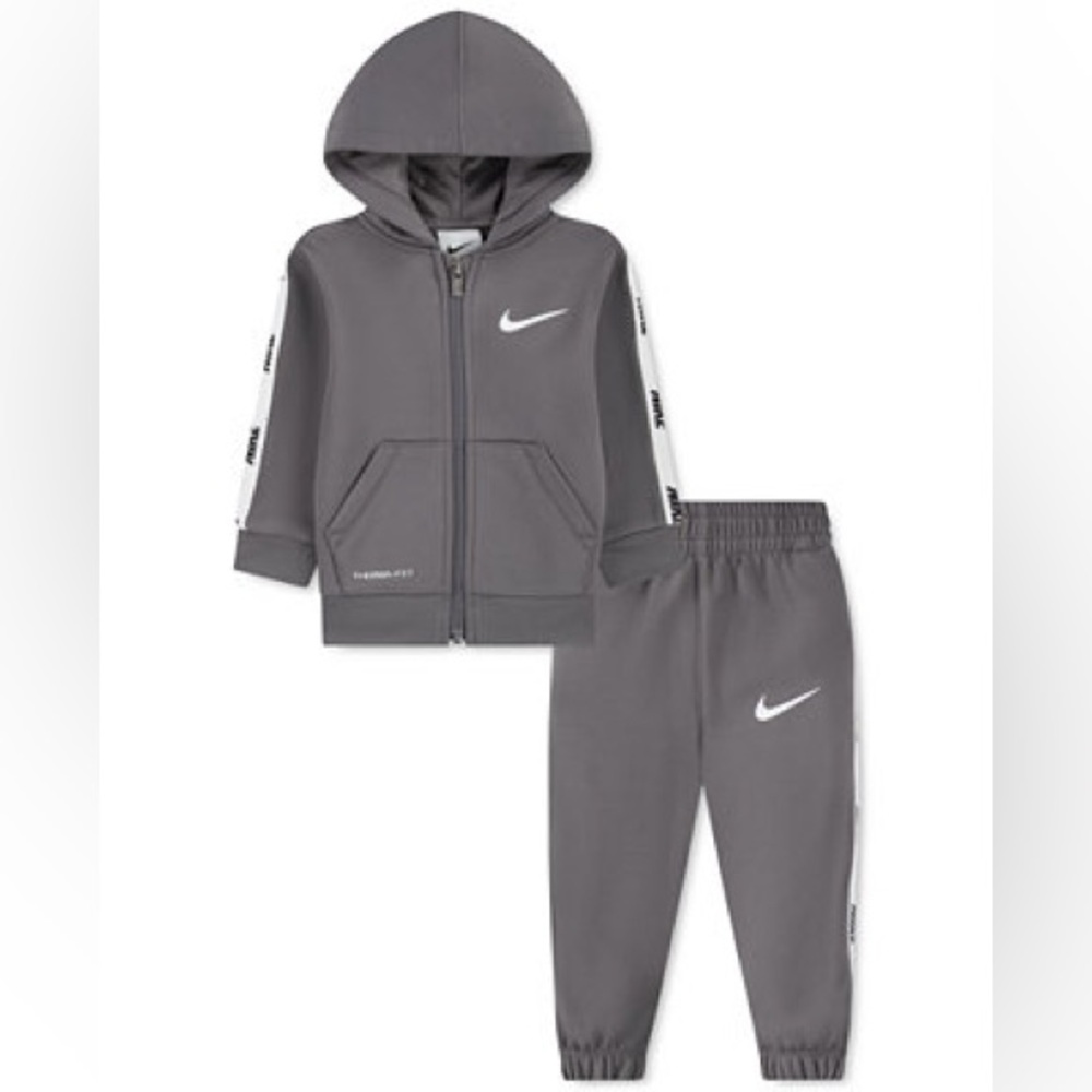 Nike Therma-FIT tracksuit (3-4Y) includes zip-up hoodie and matching sweatpants